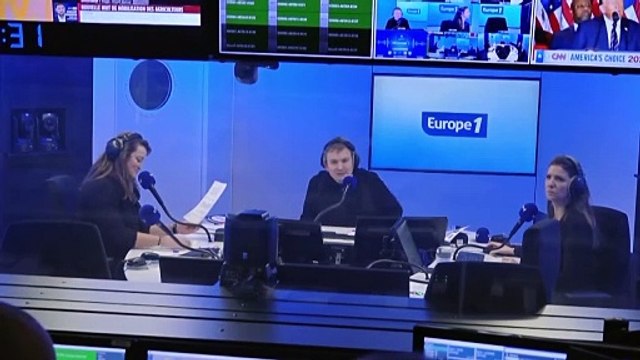 EN DIRECT - Bottes de paille, lisier et barrages : les agriculteurs amplifient leur mouvement