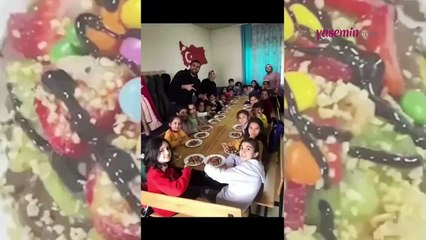 Köy okulunda öğretmenlerden öğrencilere tatlı sürpriz!