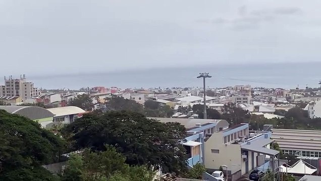 Le Domaine du Chaudron ravagé par les flammes : L'impressionnant incendie vu des Hauts de Saint-Denis