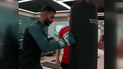 Anderson Talisca hünerlerini bu sefer boksta sergiledi!