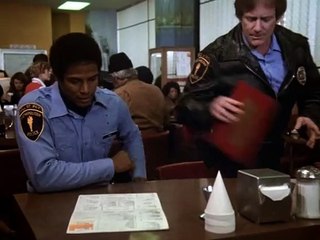 Hill Street Blues S01E08 Up in Arms