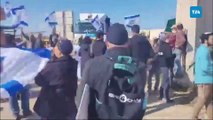 İsrailli protestocular, yardım tırlarının Gazze'ye  girişini engelledi