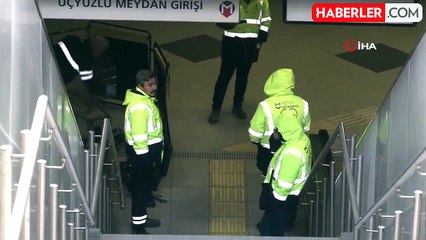 Esenler Metro Üçyüzlü İstasyonunda Yürüyen Merdiven Çöktü