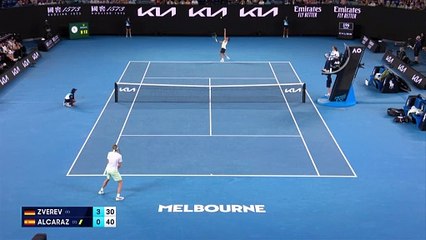 Coup droit long de ligne gagnant : la puissance est du côté de Zverev