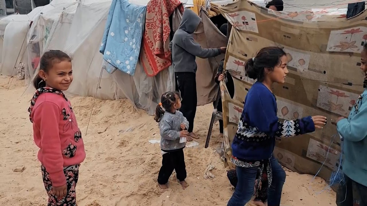 أصوات من غزة.. غياب الحليب و"الحفاضات" يهدد صحة الأطفال