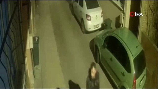 Çaldıkları çöp kovasını beğenmeyince bırakıp başka çaldılar