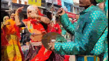 निकली शोभायात्रा  तो जमकर ​​थिरके किन्नर