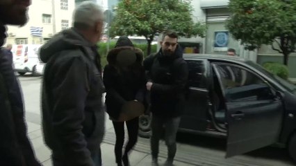 Καλυμμένη και αστραπιαία πέρασε την πόρτα των δικαστηρίων η 39χρονη