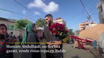 El florista que vende rosas en Rafah