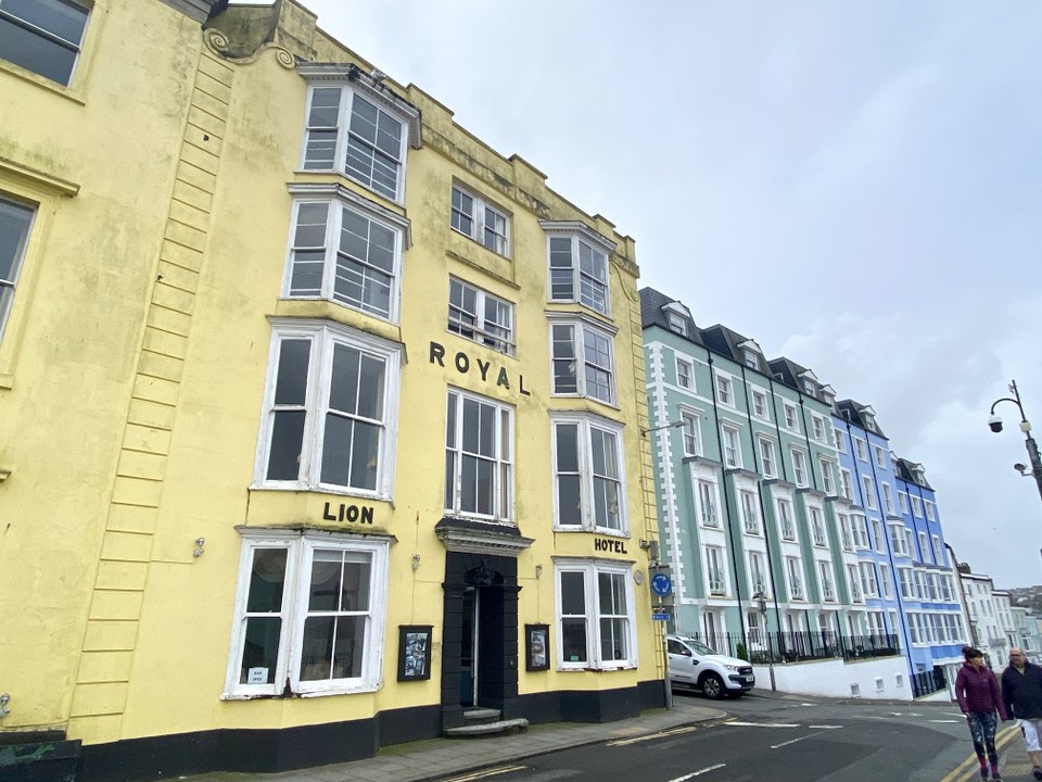 Fresh concerns raised about safety structure of prominent Tenby seafront hotel