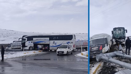 Ağrı'da yolcu otobüsü, kamyonete çarptı: 11 yaralı