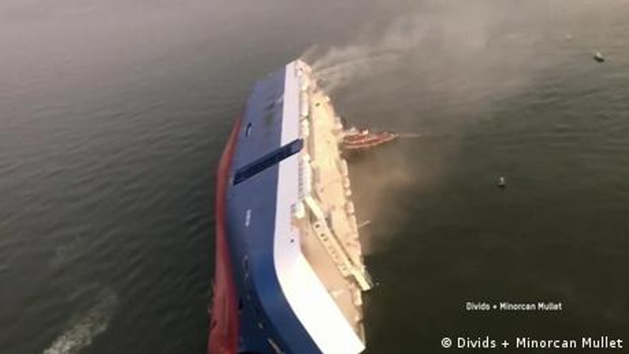 Havarie-Gefahr: Container auf der Kippe