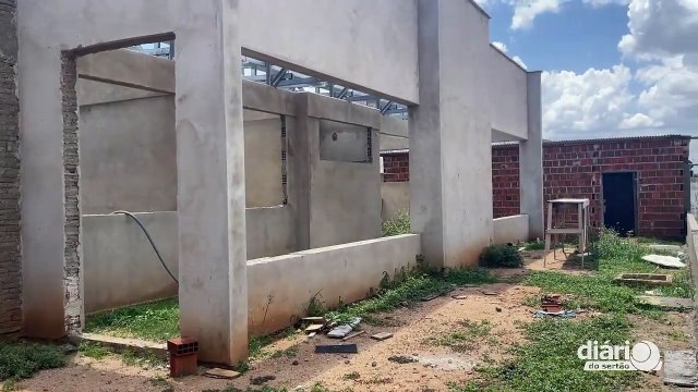 Com obra atrasada há dois anos, moradores cobram conclusão de creche na Zona Norte de Cajazeiras