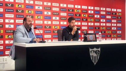 Quique Sánchez Flores y la posibilidad de fichar en defensa