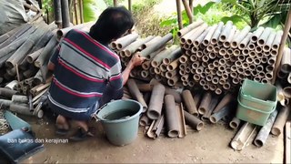 Bamboo craftsmen who are very skilled at making chairs