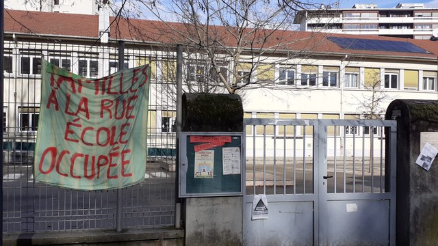 Sans abris hébergés à l'école Malherbe de Grenoble