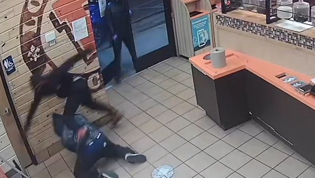 Clumsy robbers slip during armed burglary of Texas Popeyes