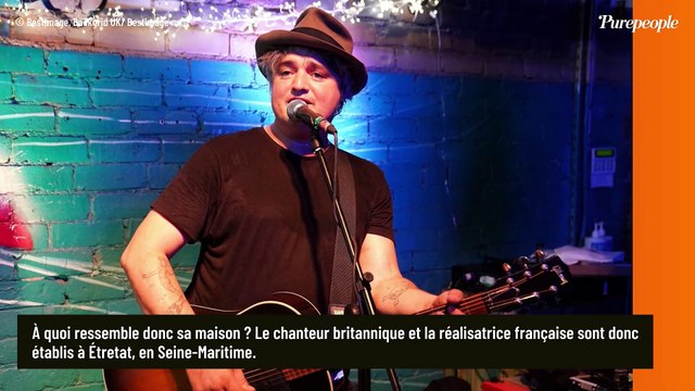 Pete Doherty, sa maison à Étretat : molosses et baie vitrée qui dévoile une vue sur les falaises !