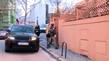 Claudia Osborne recibe el alta hospitalaria y llega a su casa con su hija Violeta en brazos