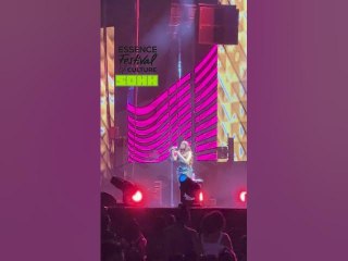 下载视频: Essence Fest 2023: Tems Performing At Essence Fest