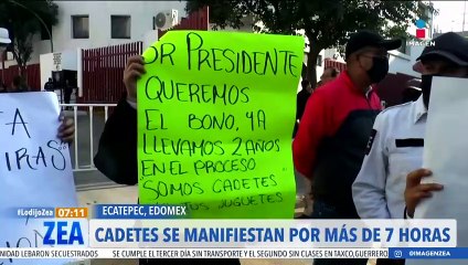 Cadetes bloquen la autopista México-Pachuca por más de siete horas