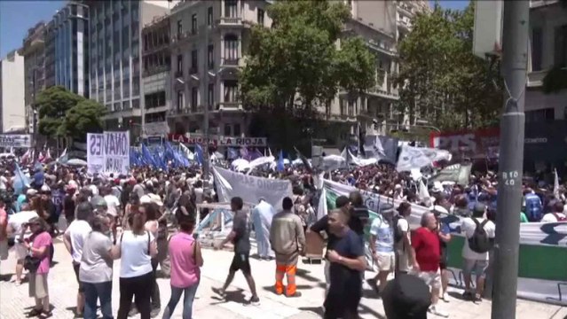 El presidente Milei se enfrenta a la primera huelga general convocada por los principales sindicatos