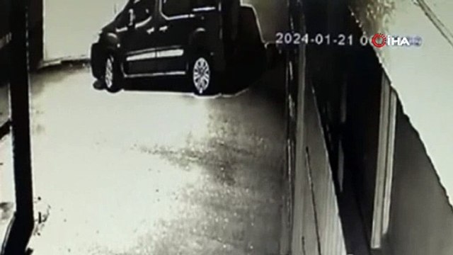 Görüntüler Bursa'dan... Çaldıkları aracın yakıtı bitince...