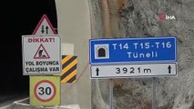 Artvin-Yusufeli karayolundaki 39 tünelden biri olan T14 Tüneli'nde oluşan çatlaklar ve açılmalar sürücüleri tedirgin ediyor
