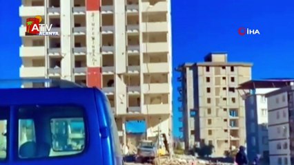 Operatör binanın altında böyle kaldı