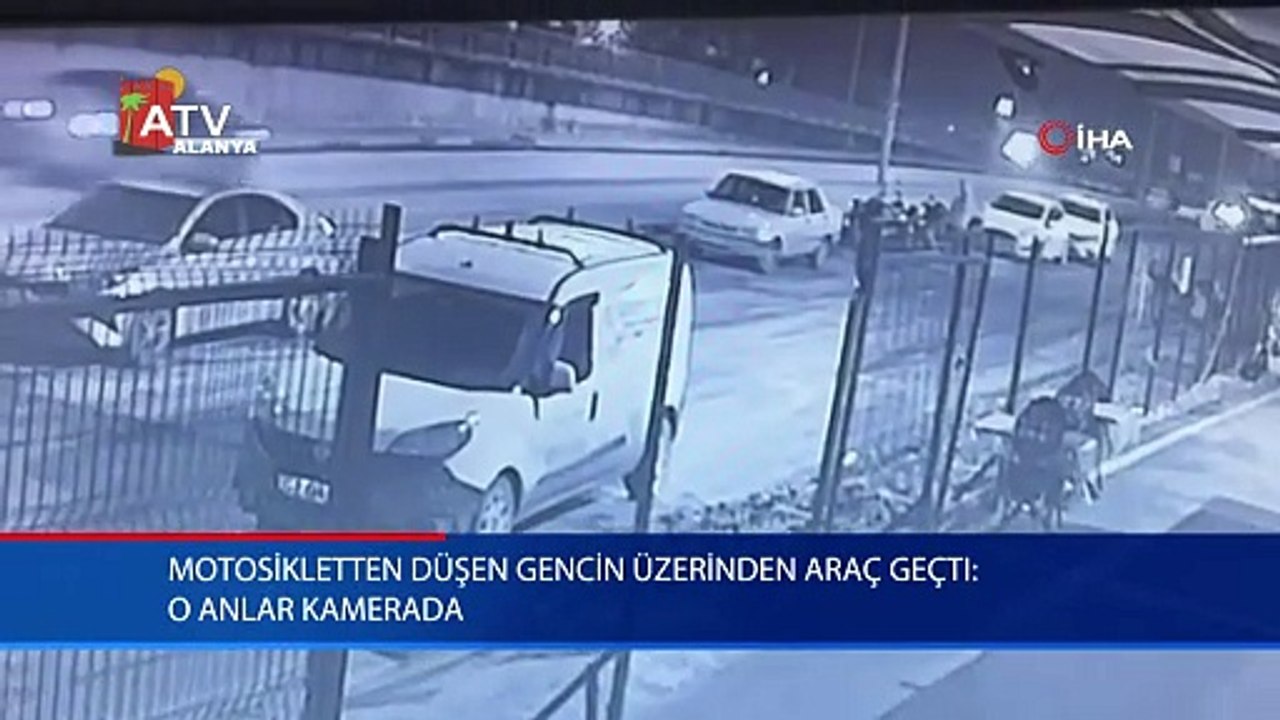 Motosikletten düşen gencin üzerinden araç geçti: O anlar kamerada