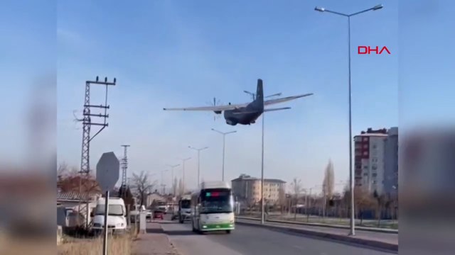 Kayseri'de eğitim için kalkan uçak acil iniş yaptı