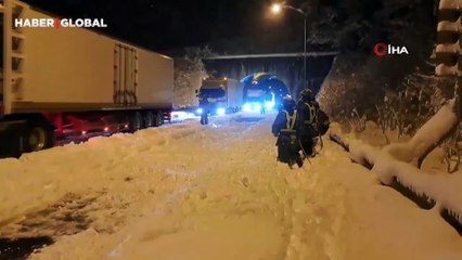 Japonya’da kar kalınlığı 50 santimetreyi aştı: 800 araç mahsur kaldı