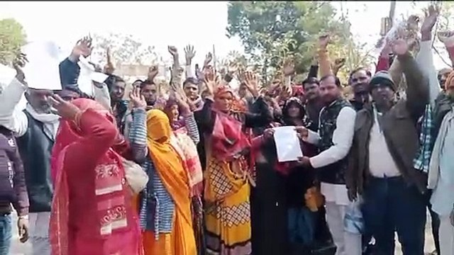 २ सैकड़ा परिवारों को मकान जाने का खतरा, कलेक्टर से जनसुनवाई में लगाई मदद की गुहार