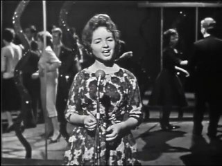 NOELEEN BATLEY - Sixteen Reasons (Bandstand 1960)