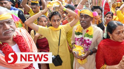 Johor police chief participates in Thaipusam ceremony