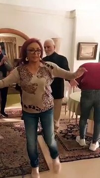 نبيلة عبيد ترقص على موسيقى فيلمها الراقصة والسياسي في عيد ميلادها