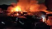 Incêndio destrói veículos em ferro-velho no Umbará