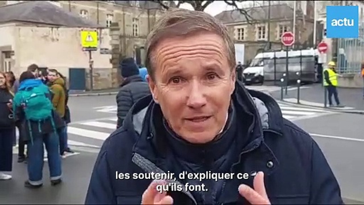 Nicolas Dupont-Aignan manifeste, à Rennes, aux côtés des agriculteurs