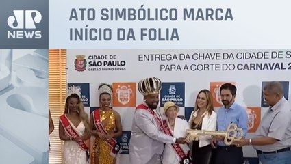 Prefeito de SP entrega Chave da Cidade ao Rei Momo