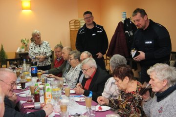 Policja na spotkaniu seniorów z Krotoszyna. Czy ostrzeżenia pomogą?