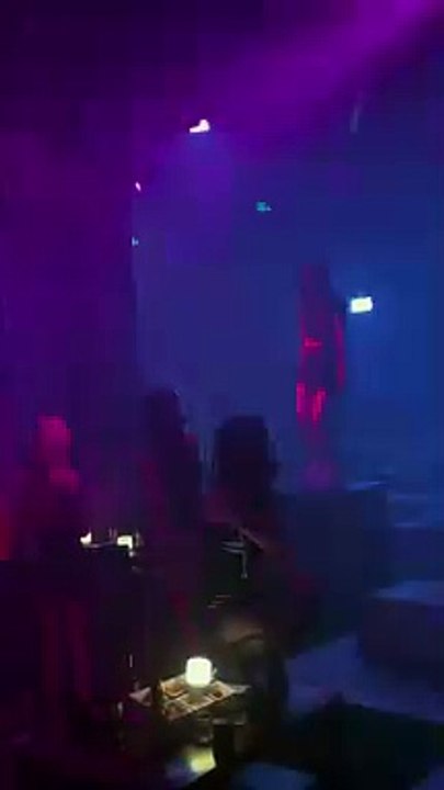 酒吧dj美女蹦迪