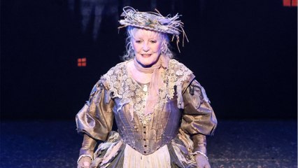 GALA VIDEO - Petula Clark tentée par un retour sur scène à 91 ans ? “On ne sait jamais !”
