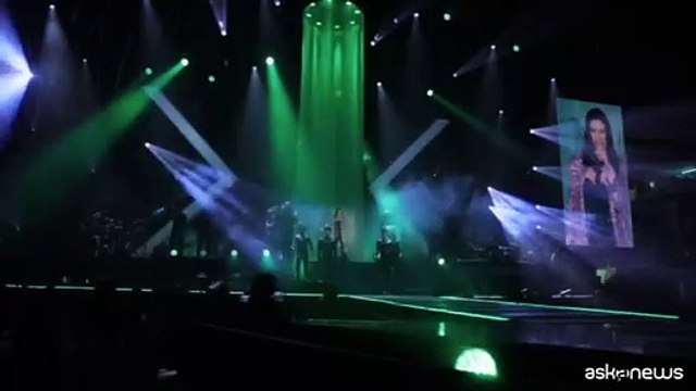 Dopo il successo italiano, parte il tour mondiale di Laura Pausini