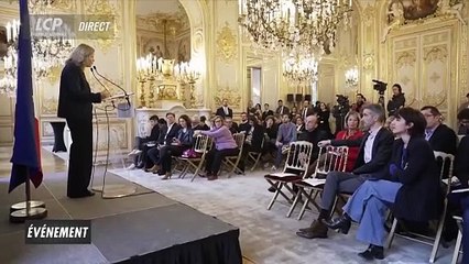 Regardez la Présidente de l'Assemblée, Yaël Braun-Pivet, très agacée d'être interrogée sur la hausse de 300 euros des frais des députés : "Ce n'est pas ce que vous dites, mais c'est ma réponse !"