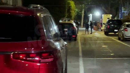 En agencia de autos, delincuentes roban dos Merdecez de más de 1 millón