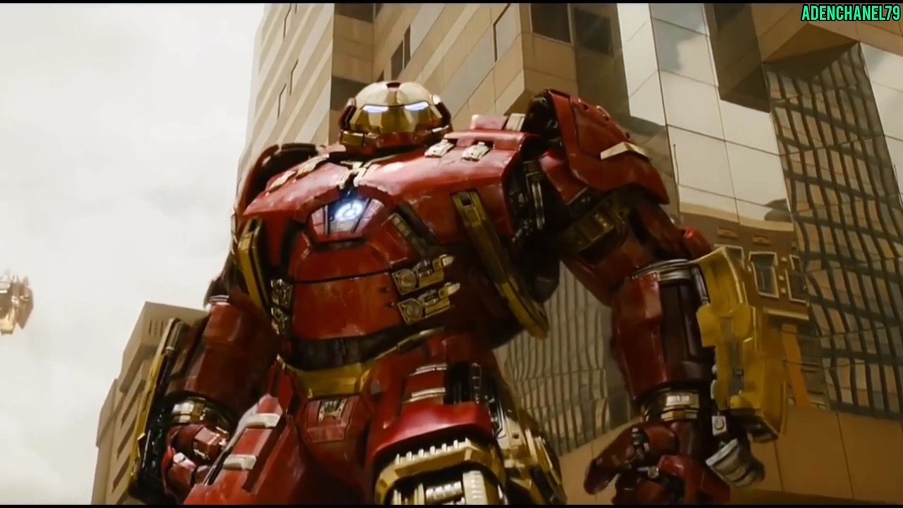 Film Ironman fighting Hulk destroying city