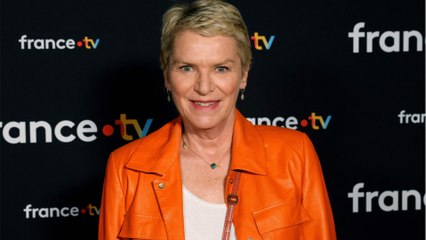 GALA VIDÉO - Élise Lucet, maman à 44 ans : pourquoi elle a voulu prendre son temps