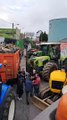 Des agriculteurs et travailleurs du BTP bloquent entièrement le dépôt pétrolier de Lorient pour une durée indéterminée. (Actu Morbihan)