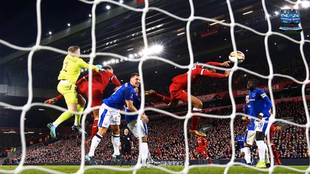 Cody Gakpo and Curtis Jones LAUGH at Jordan Pickford over goalkeeping error against Liverpool in throwback highlights clip