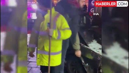 Kontrolden çıkan otomobil iki dükkana çarptı: Dükkan camları paramparça oldu